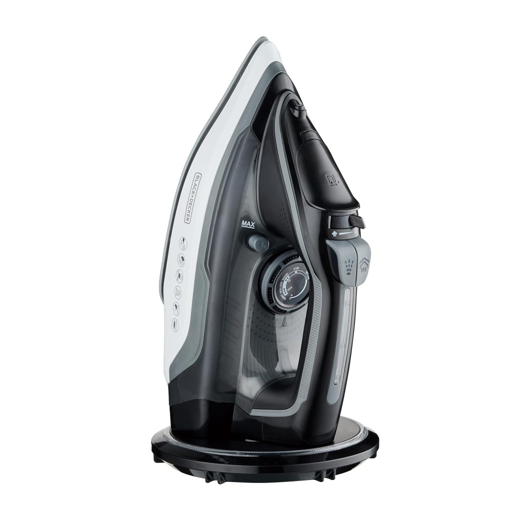 Black+Decker BXIR2602IN 1800W Steam Iron Black & White